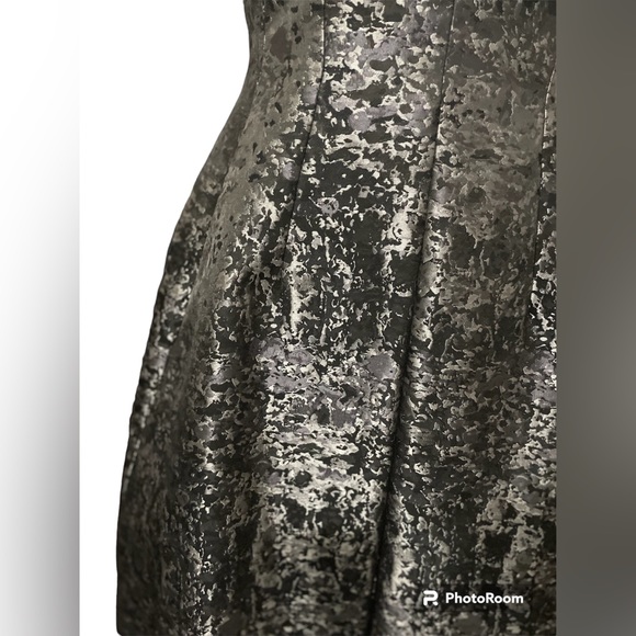 NWT Anne Klein knee length cocktail dress. Size 6 Black & Gray metallic color - Picture 4 of 8